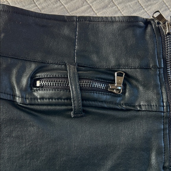 Cute high rise black faux leather zippered moto biker Y2K mini shorts L Jrs - Picture 4 of 12